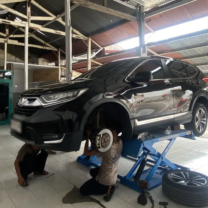 Pembongkaran kaki-kaki depan Honda CR-V